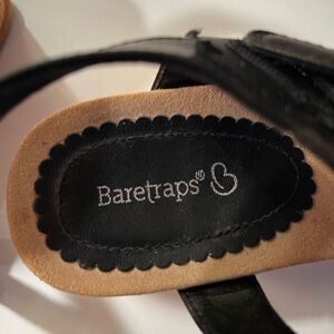 Bear trap black wedge sandals